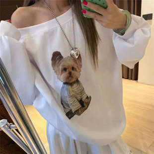 上衣潮 秋季 新款 时尚 减龄可爱狗狗印花露肩卫衣女宽松显瘦百搭薄款
