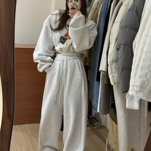 2025韩版 女慵懒垂坠感显瘦两件套 宽松加绒时髦墨镜猫短卫衣阔腿裤