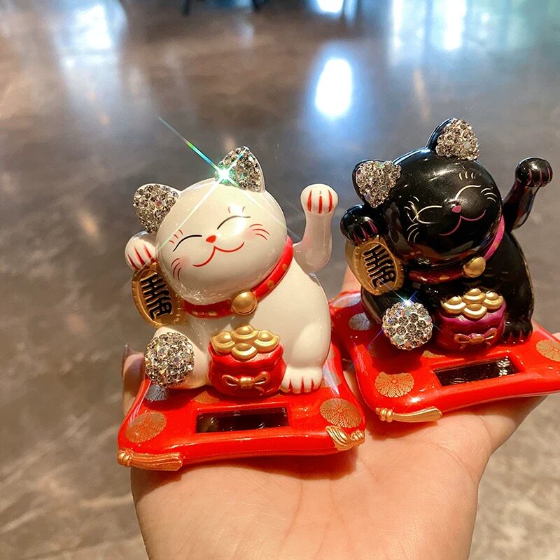 太阳能汽车载招财猫摆件自动招手高级感镶钻中控台网红车内装饰品