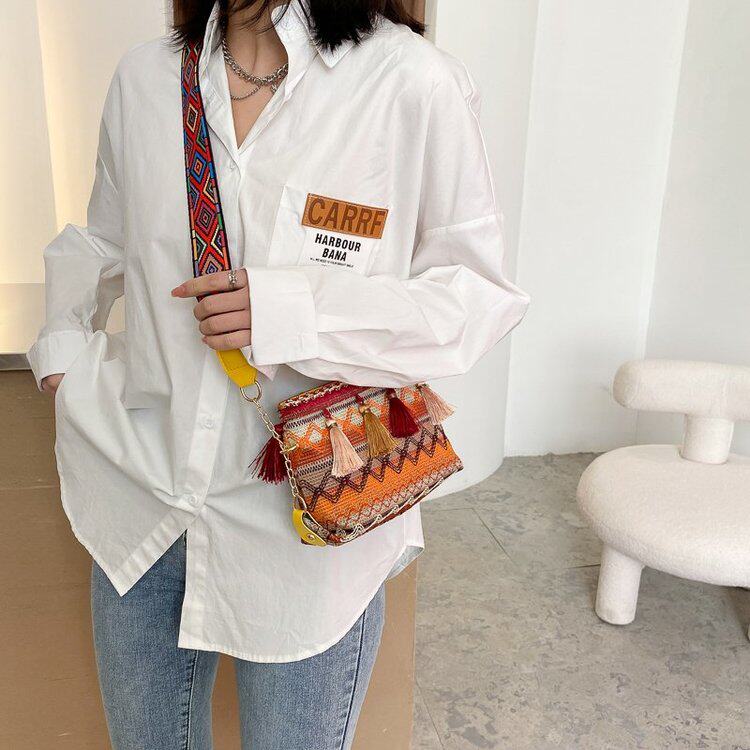 上新夏季编织小包包女包新款2022时尚个性民族风圆筒包链条斜挎包