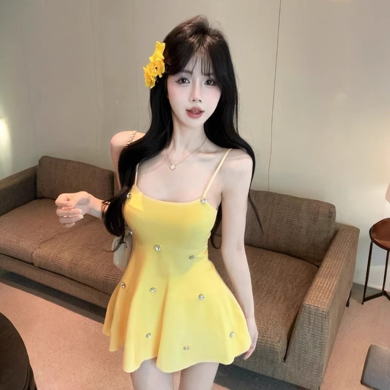 145/150cm矮个子镶钻吊带连衣裙女夏季纯欲蓬蓬包臀裙多巴胺裙子