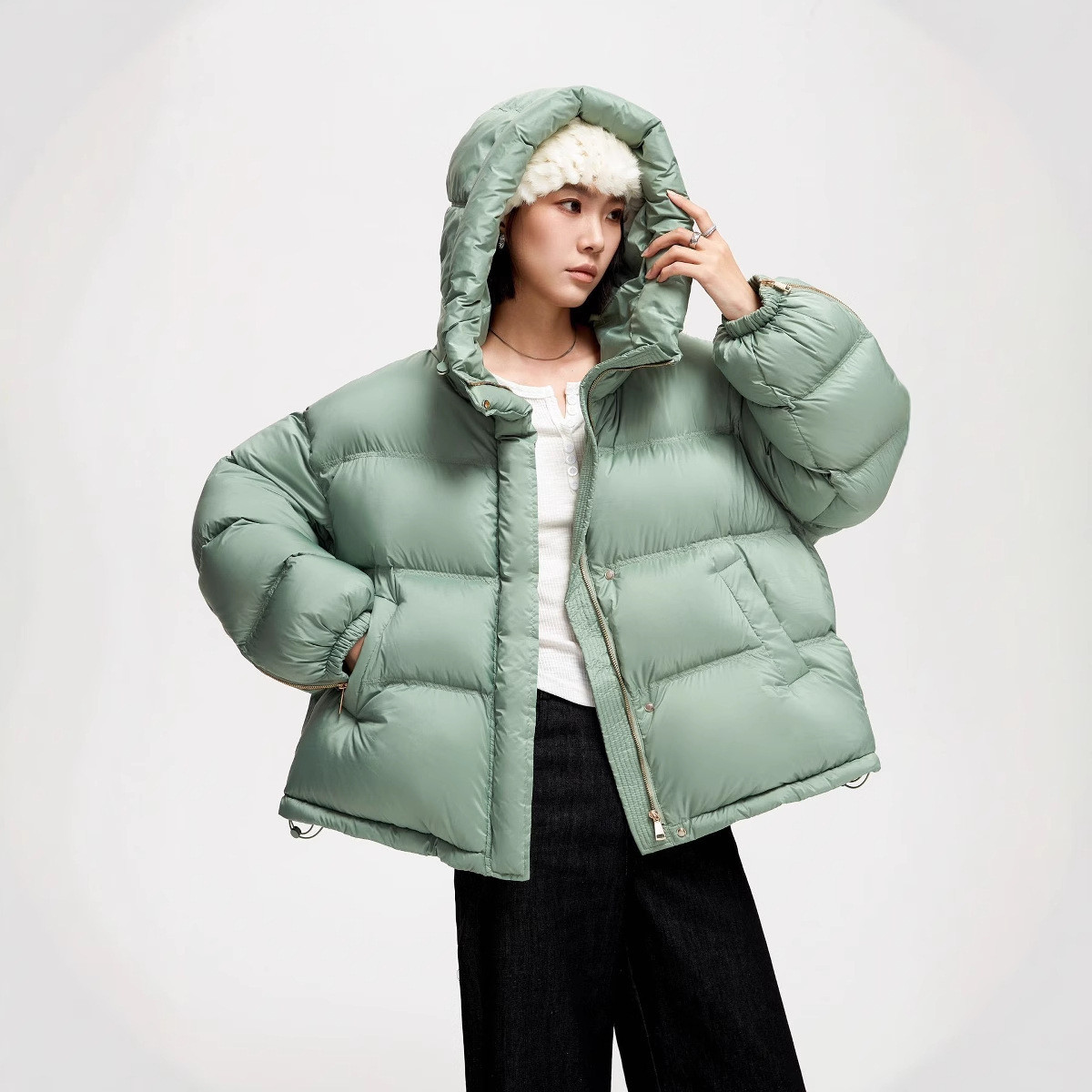 2024冬新款韩版连帽加厚短款羽绒服女小个子白鸭绒宽松泡芙面包服
