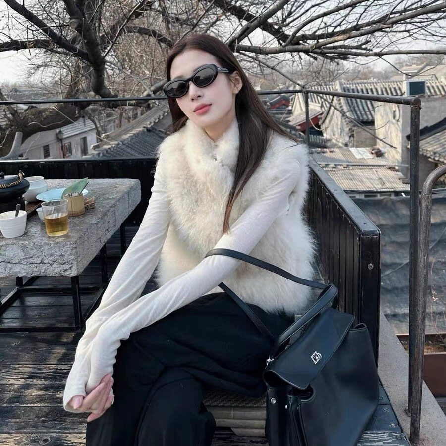 白色毛毛马甲女2025年秋冬新款立领仿皮草高级感保暖马夹背心外套,女装/女士精品,马夹,淘宝优惠券,粉丝福利购,淘宝优惠卷