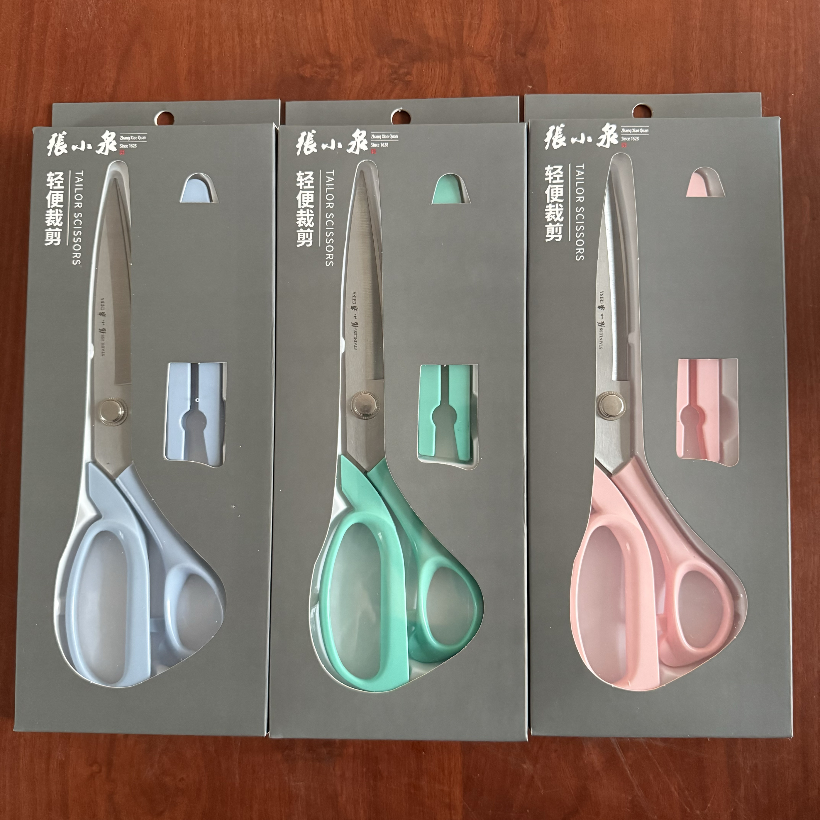 正品张小泉家用裁缝剪刀不锈钢高颜值服装缝纫专业裁布剪子烤肉剪图片