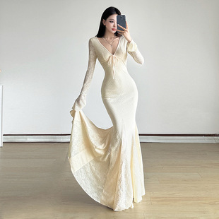 Lace Jacquard Neck Dress 提花蕾丝V领鱼尾裙 Fishtail French