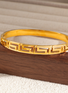 韩版新中式时尚长城纹镂空手镯女个性潮ins复古百搭手饰钛钢镀金
