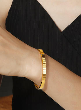 轻奢手镯几何钛钢小众精致ins时尚设计金色方块手饰百搭气质手女