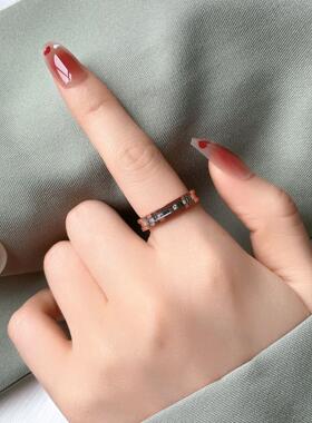 新款跨境欧美时尚单钻戒指女生个性间电玫瑰金风格钛钢情侣戒指
