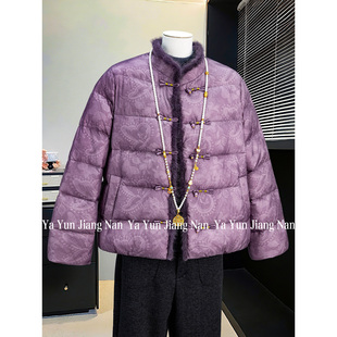 妈妈冬装国风立领毛领短款羽绒服中老年女冬季复古暗花白鸭绒外套