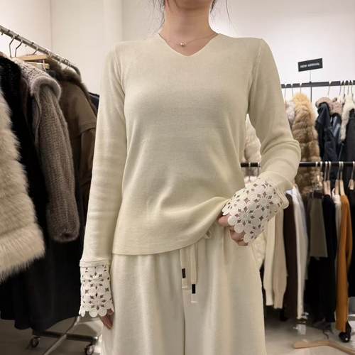 爱情的模漾  韩国代购 PD138（underkey）花邊V領上衣