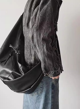 法国Mlcanl Kons饺子包大号男士机车潮牌个性斜挎包骑行单肩包女