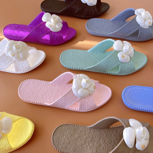 进口花朵EVA显脚小便携轻软拖鞋