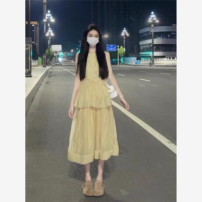 淡黄色吊带连衣裙女夏多