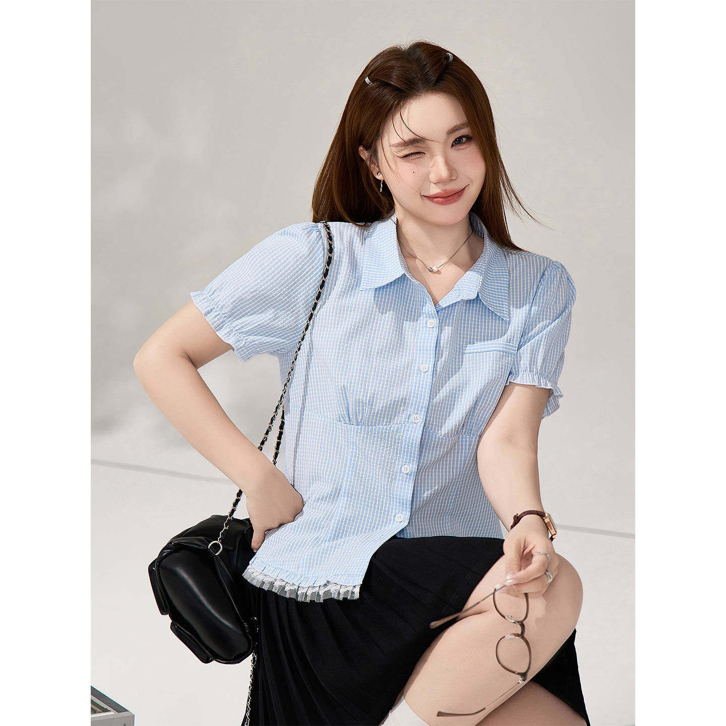 正肩泡泡袖格纹蕾丝拼接肌理感衬衫胖mm大码夏女装显瘦短袖88020