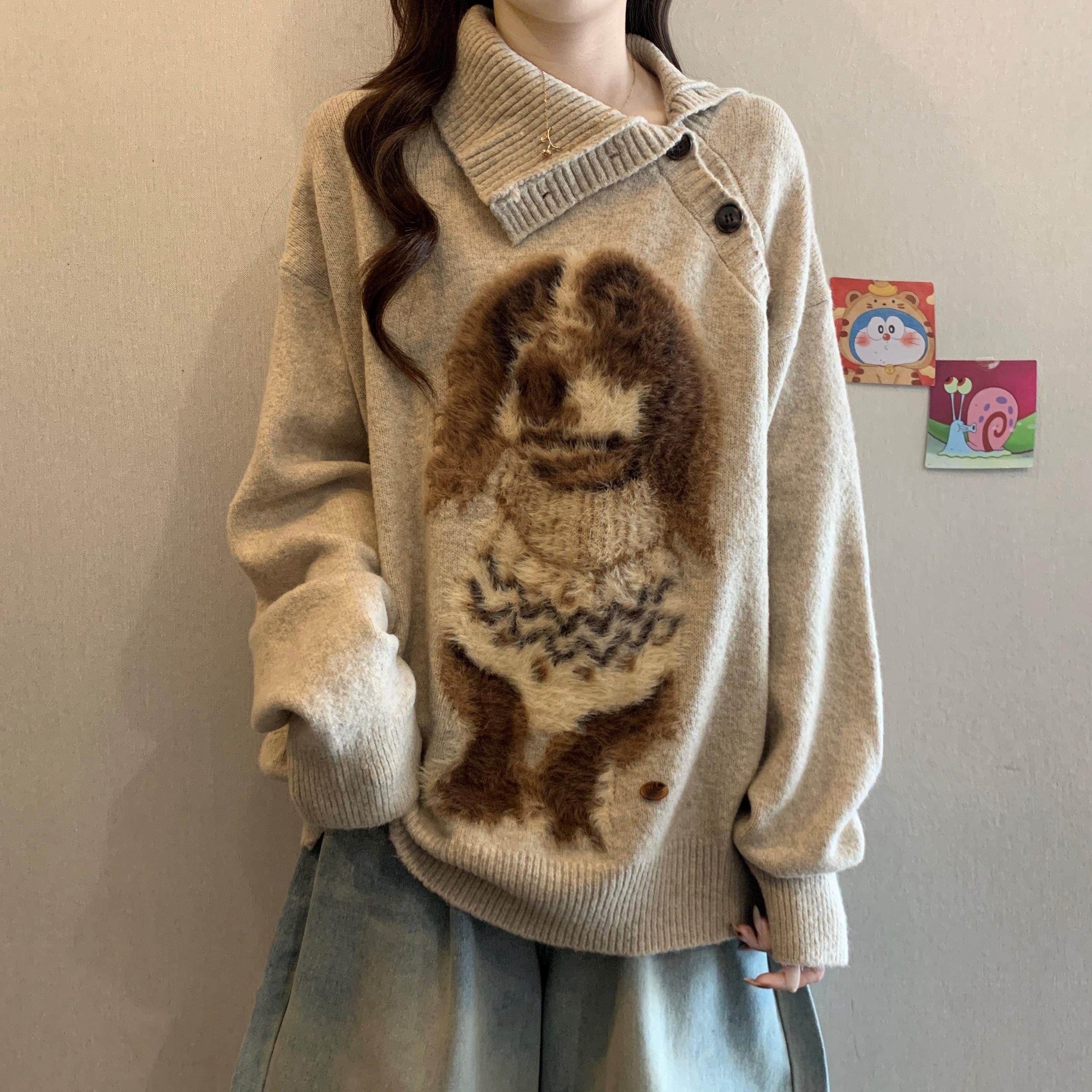 设计感斜领小狗印花针织衫女秋冬新款胖MM慵懒风气质显瘦百搭毛衣