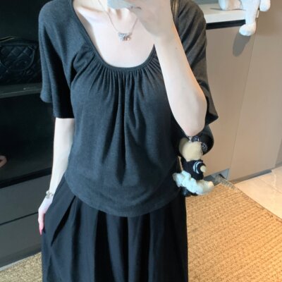 大码夏季新款韩系纯色简约褶皱修身显瘦上衣U领纯欲风短袖