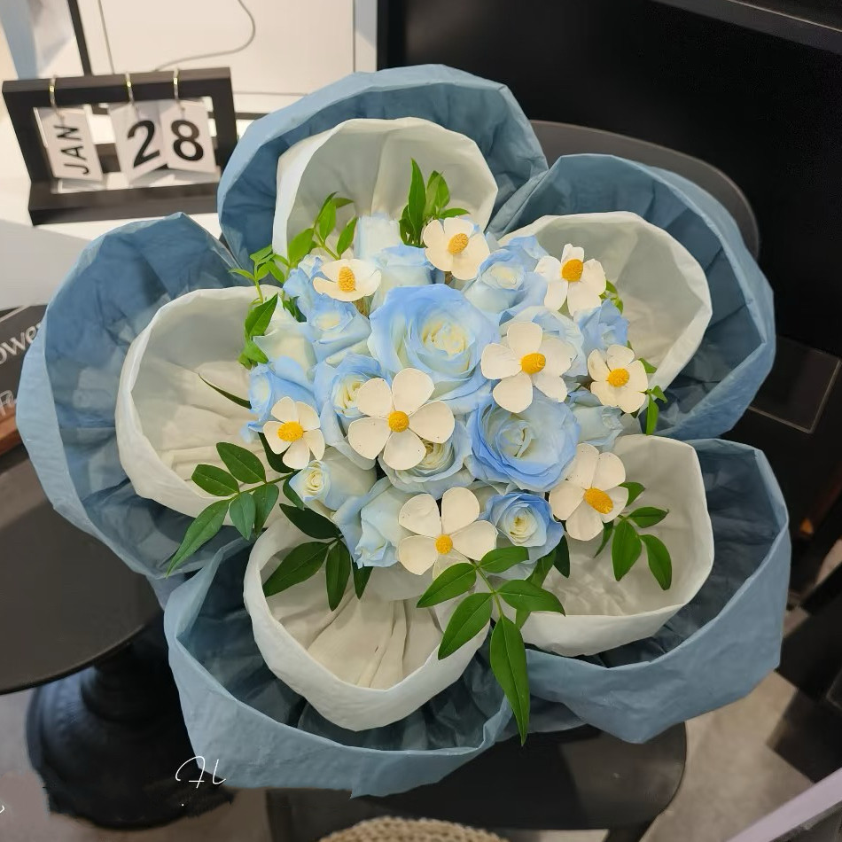 情人节老公男士花束香港玫瑰碎冰蓝鲜花同城配送花束速递花店上门