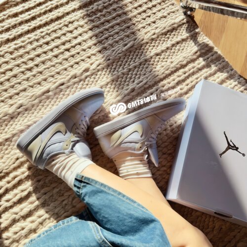 专柜正品AJ1镭射渐变休闲女板鞋