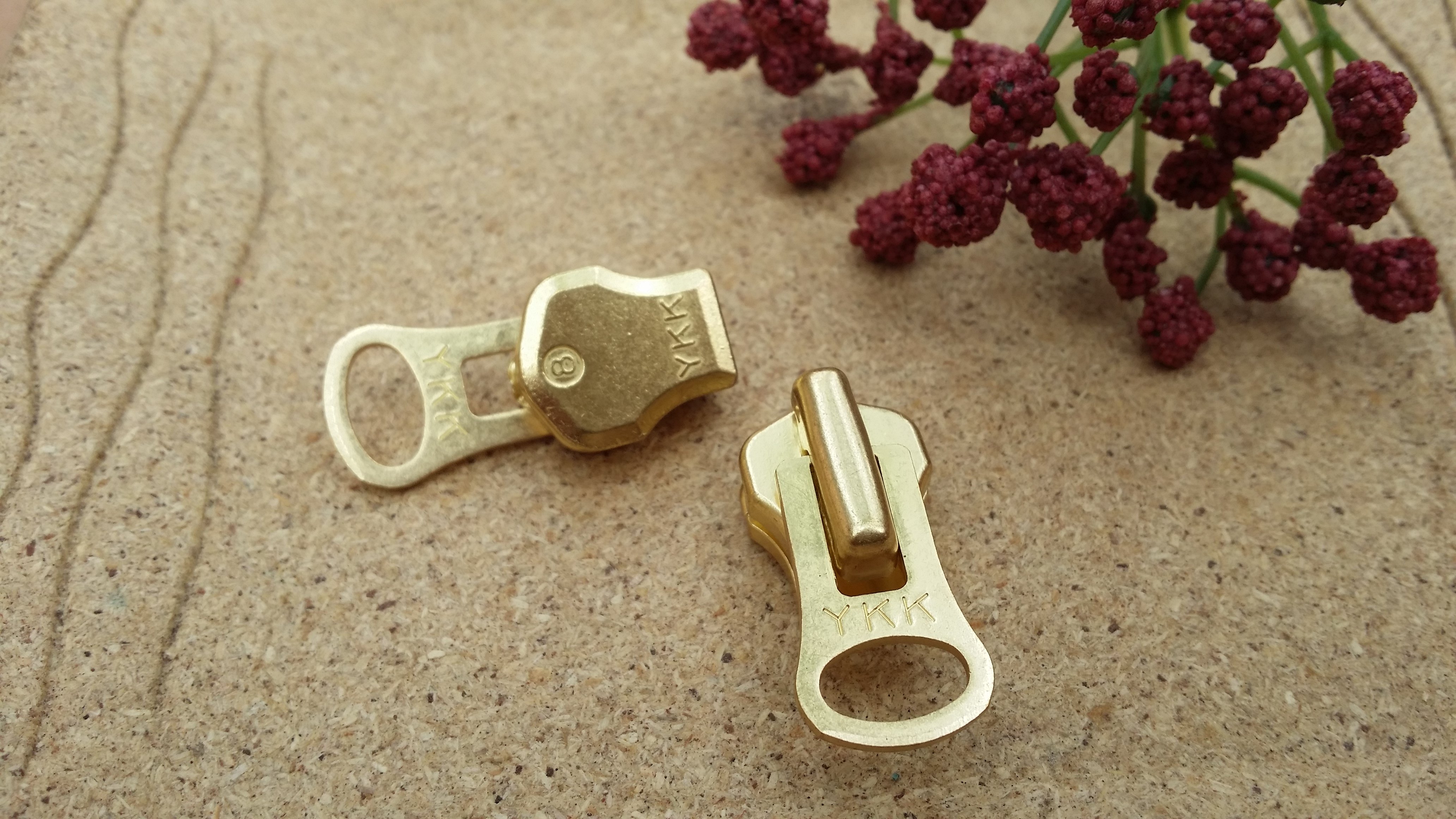 2015058【ykk拉链头】8号 进口铜齿金属拉链适合 金色 椭圆孔拉片