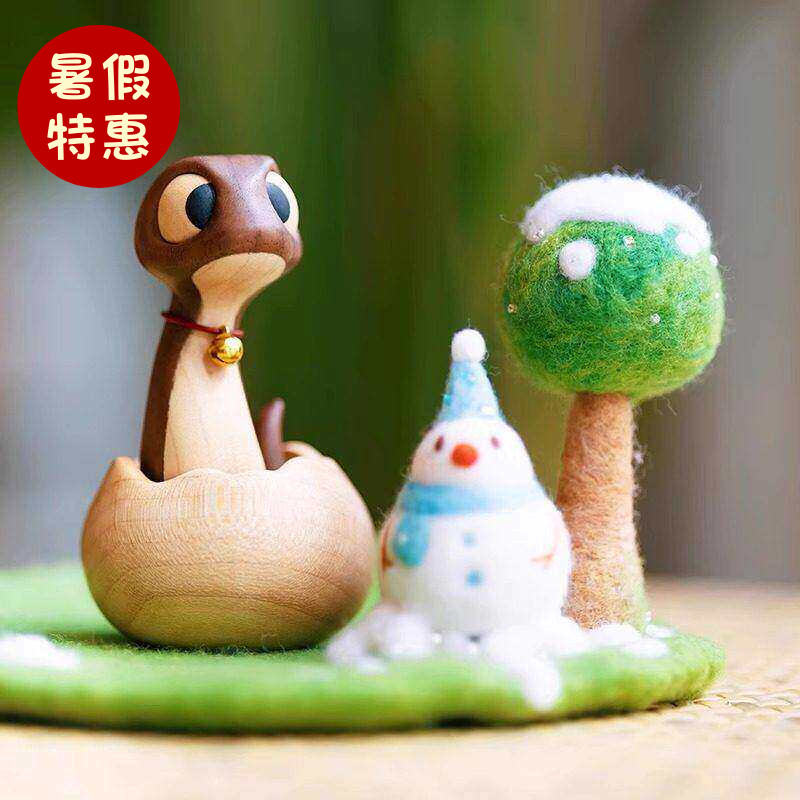 会动的蛇年转运装饰摆件车载汽车用中控台实木质冰箱贴提新车礼物