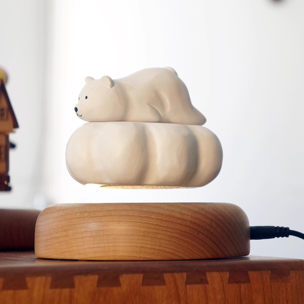磁悬浮白云朵小北极熊会飞的实木雕刻潮玩摆件高级旋转展示台礼物