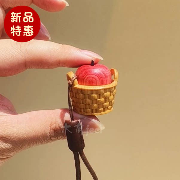 可按压苹果包包小挂件解压神器平安手机钥匙挂饰实木质可爱小摆件