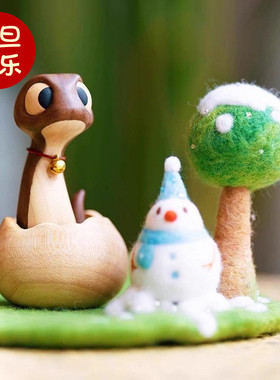 会动的蛇年转运装饰摆件车载汽车用中控台实木质冰箱贴提新车礼物