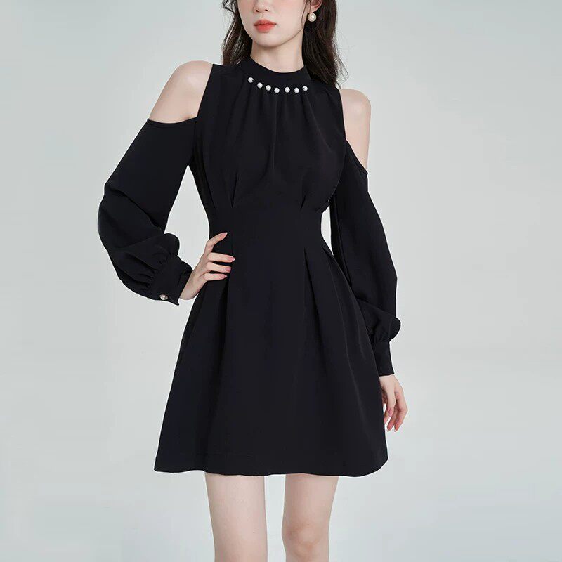 甜美露肩一字肩小黑蓬蓬连衣裙女