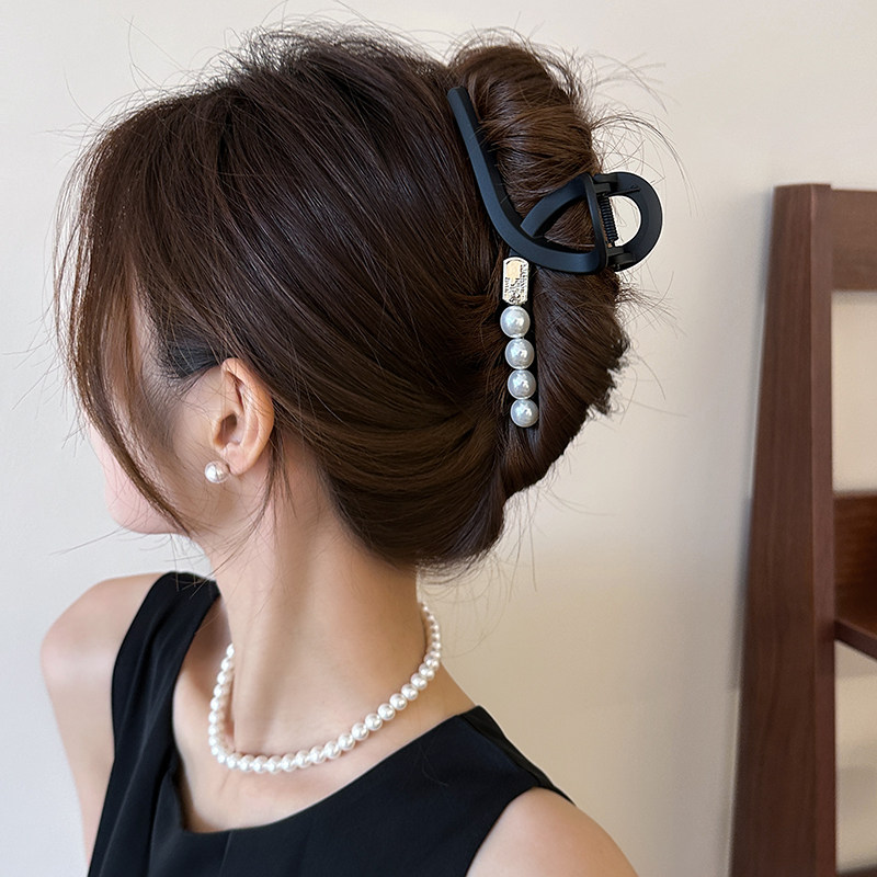 珍珠抓夹黑色发夹2023新款