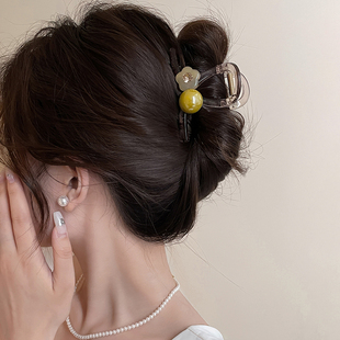 甜美花朵珍珠发夹女夏2025新款爆款半扎盘发抓夹精致优雅鲨鱼夹子