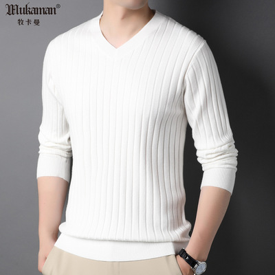 低V领适合衬衫搭配，简约易搭