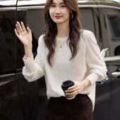 秋上新 德M家春秋舒适通勤镂空蕾丝花纹复古毛边藏肉长袖 T恤