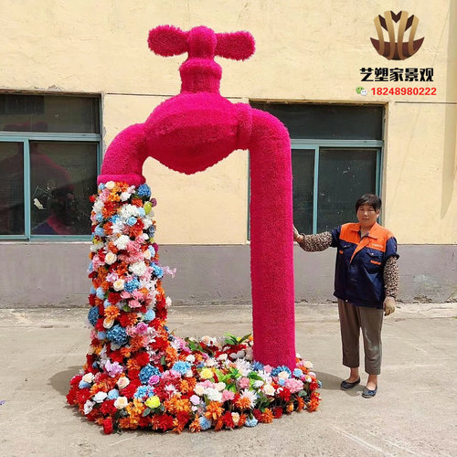 春节仿真动物绿雕马年拍马屁绿雕