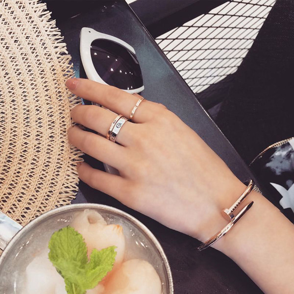 欧美大牌经典 权志龙gd同款钛钢镀18k金钉子情侣手镯手环不易退色