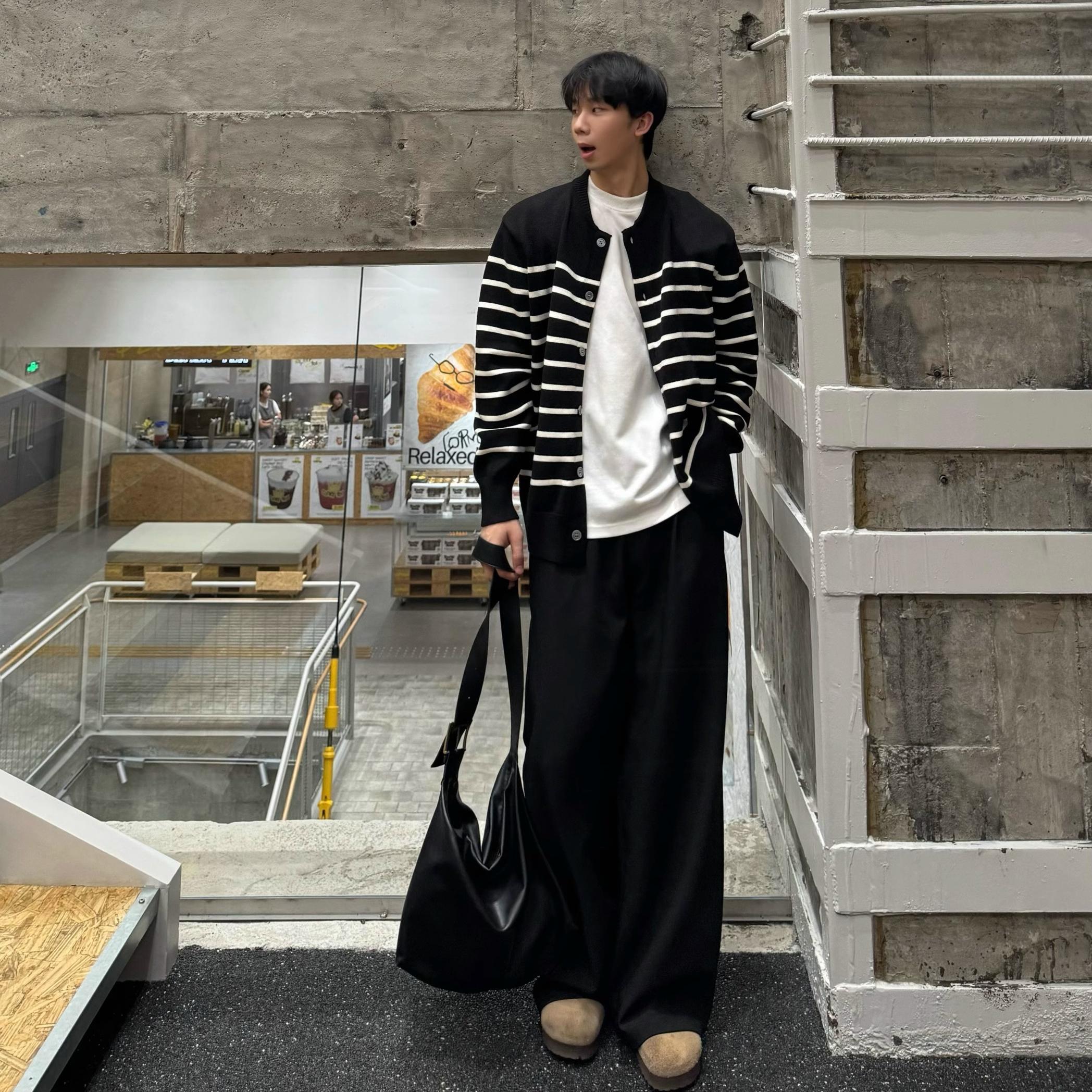 经典黑白条纹开衫毛衣男轻熟风