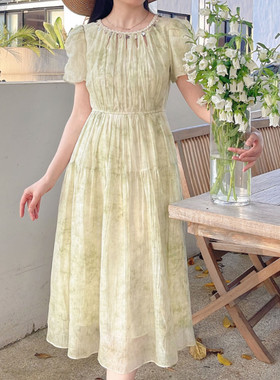 绿色扎染气质连衣裙女2025夏季新款女装收腰显瘦泡泡袖天丝长裙子