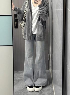 浅蓝色微喇叭牛仔裤女宽松阔腿显瘦不贴腿秋冬百搭学生直筒长裤子