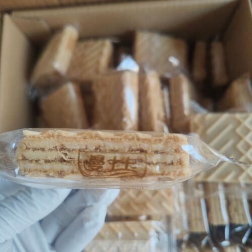 节日曼士卡威化饼厚切牛奶可可榛子夹心饼干新年聚会休闲零食散装