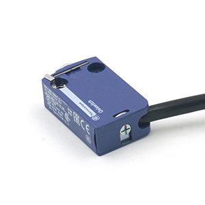 现货原装施耐德限位开关 ZCMD21L2 电感式接近开关XS612B1PAL2