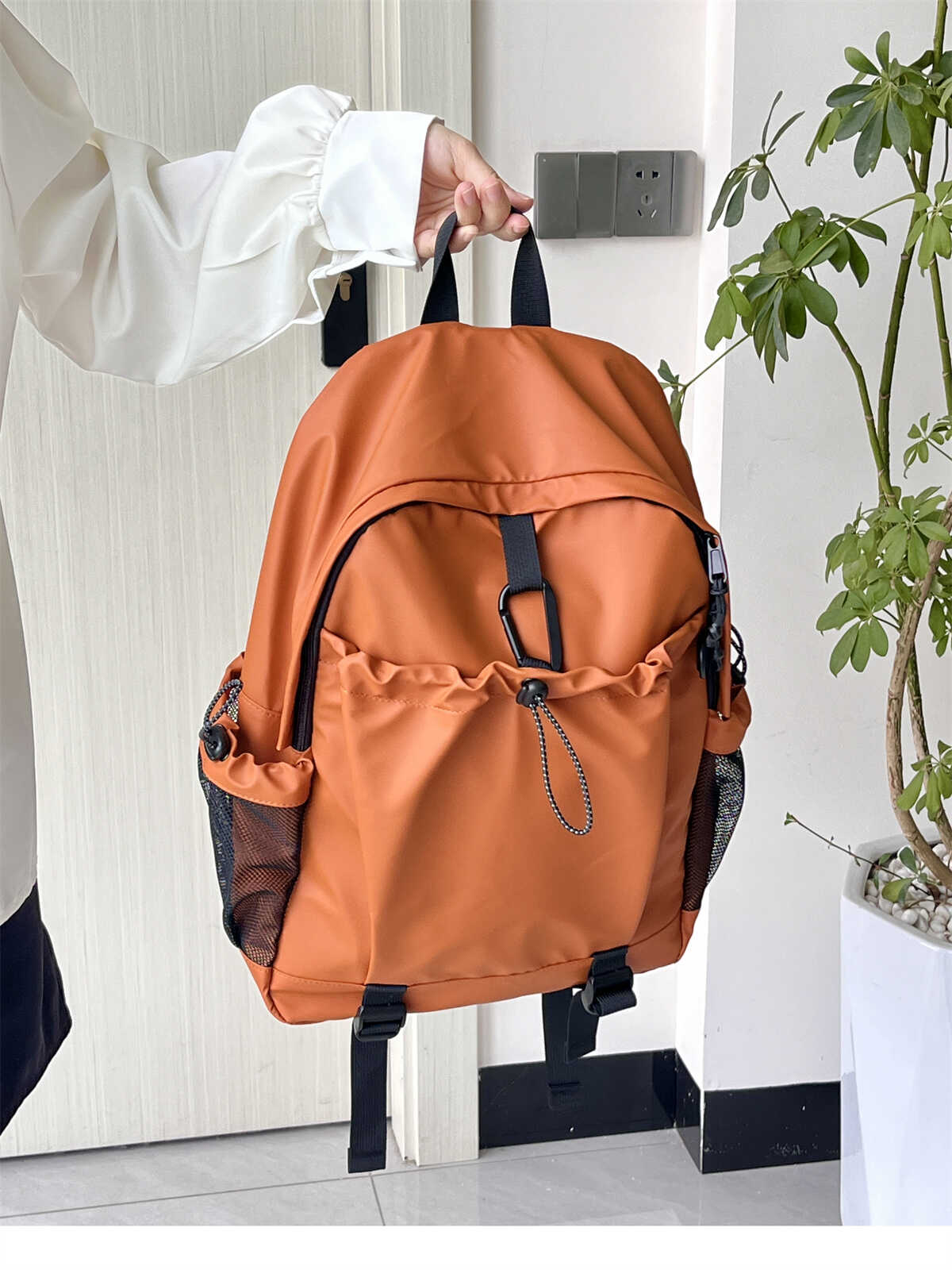 轻便防水双肩包大容量背包学生上课书包户外旅行背包多功能通勤包