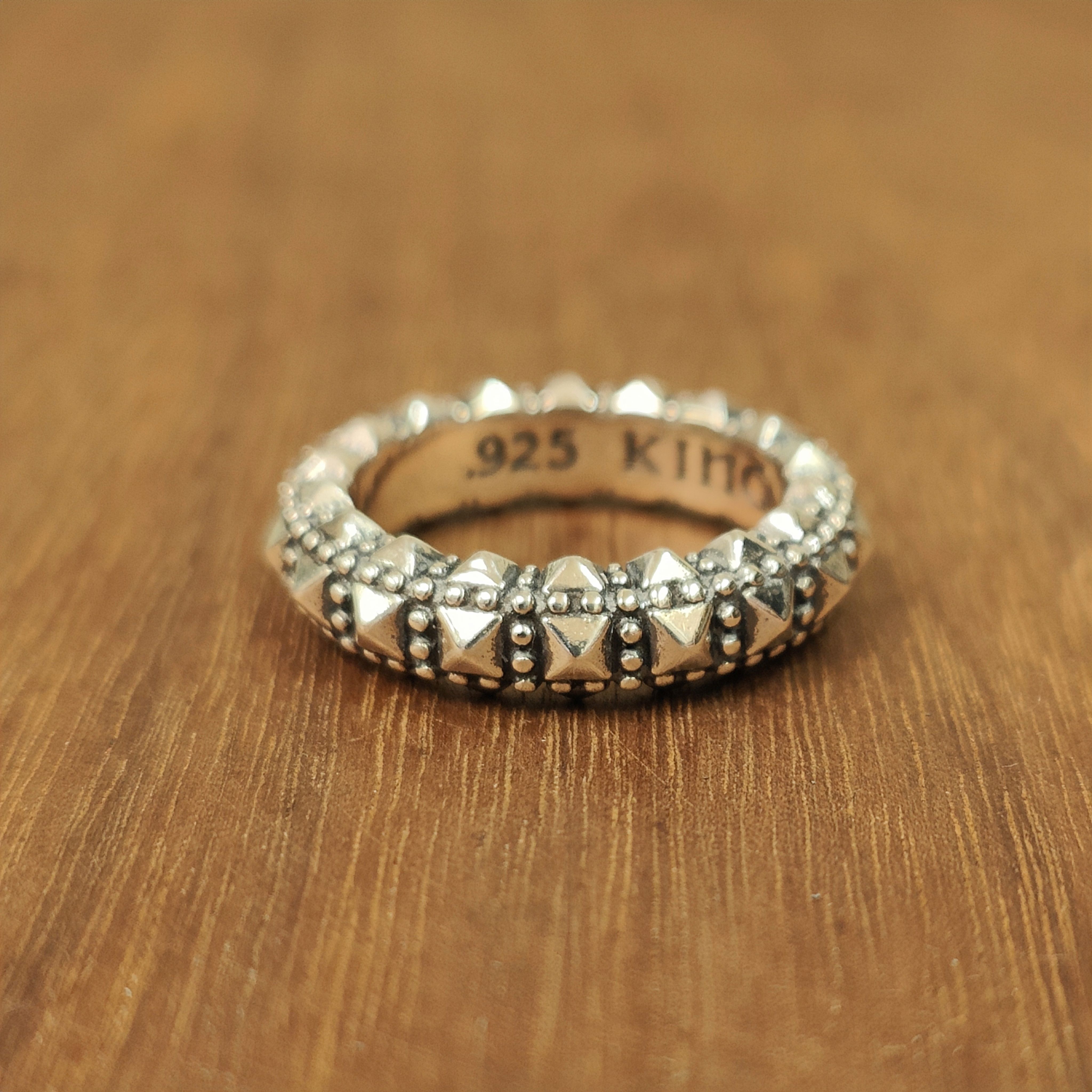 925银情侣戒指金字塔铆钉指环