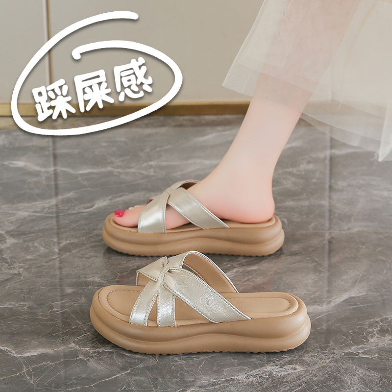 超火真皮凉拖鞋女士夏软底外穿孕妇凉鞋大码41一43宽松时尚妈妈鞋