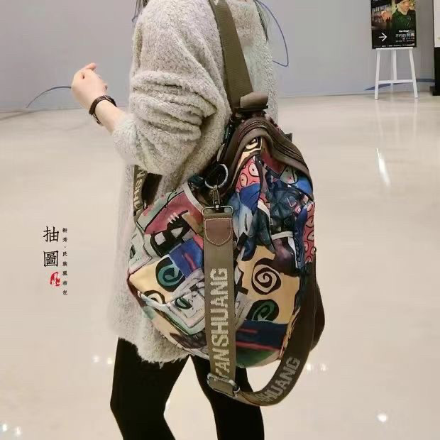 阎双创造原创设计女包正品新款布艺双肩包彩色民族风旅行包2093-3