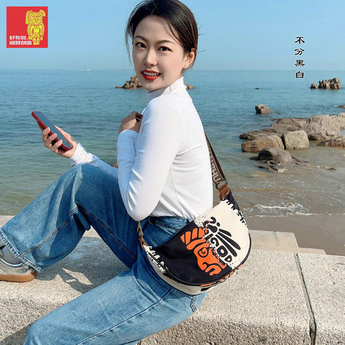 阎双胸包斜挎包中休闲百搭