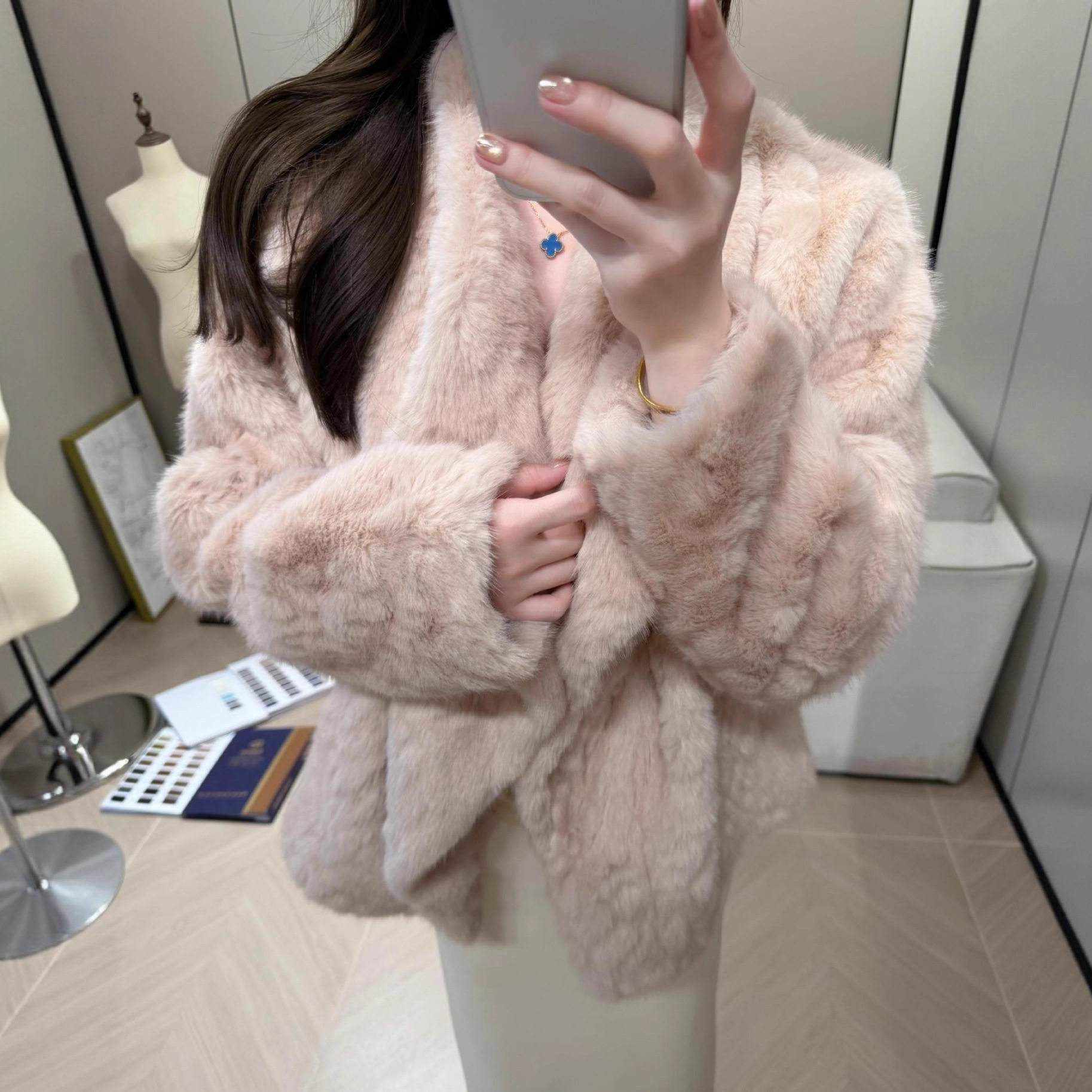 千金感柔雾奶兔绒环保皮草皮毛一体大衣女温柔翻领保暖加厚短外套