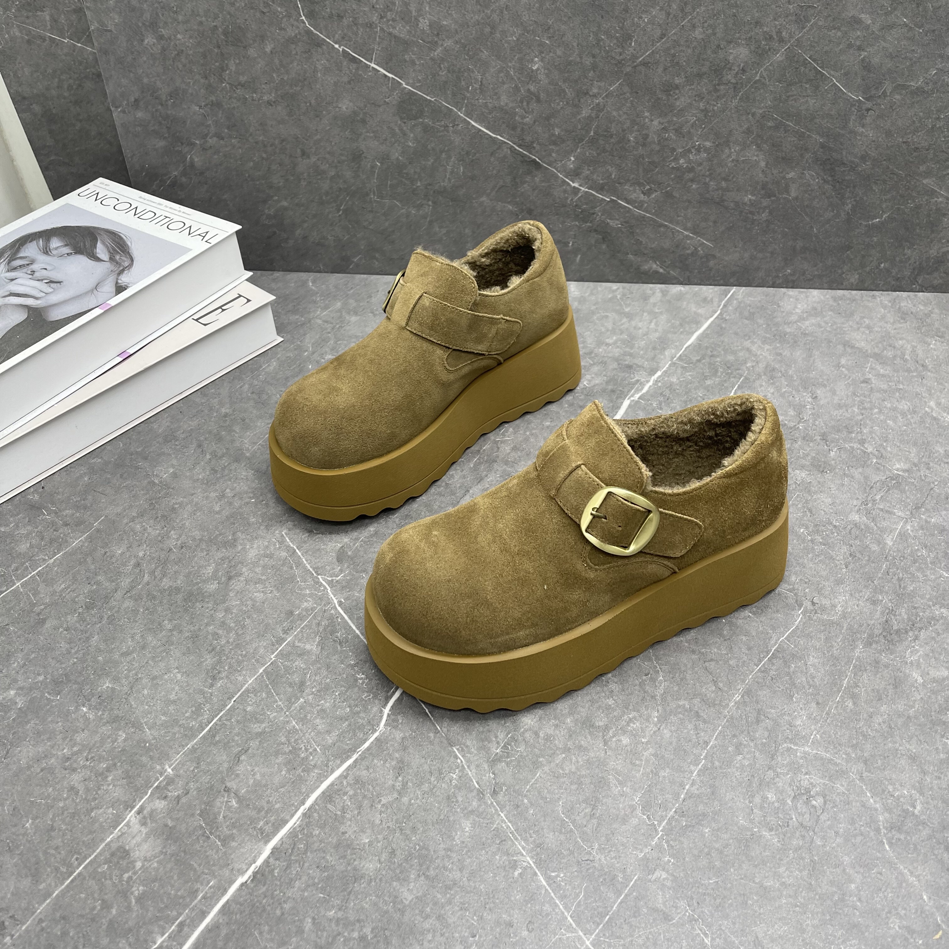 真皮加绒魔术贴勃肯鞋女2025冬新款厚底增高圆头保暖防滑厚底棉鞋