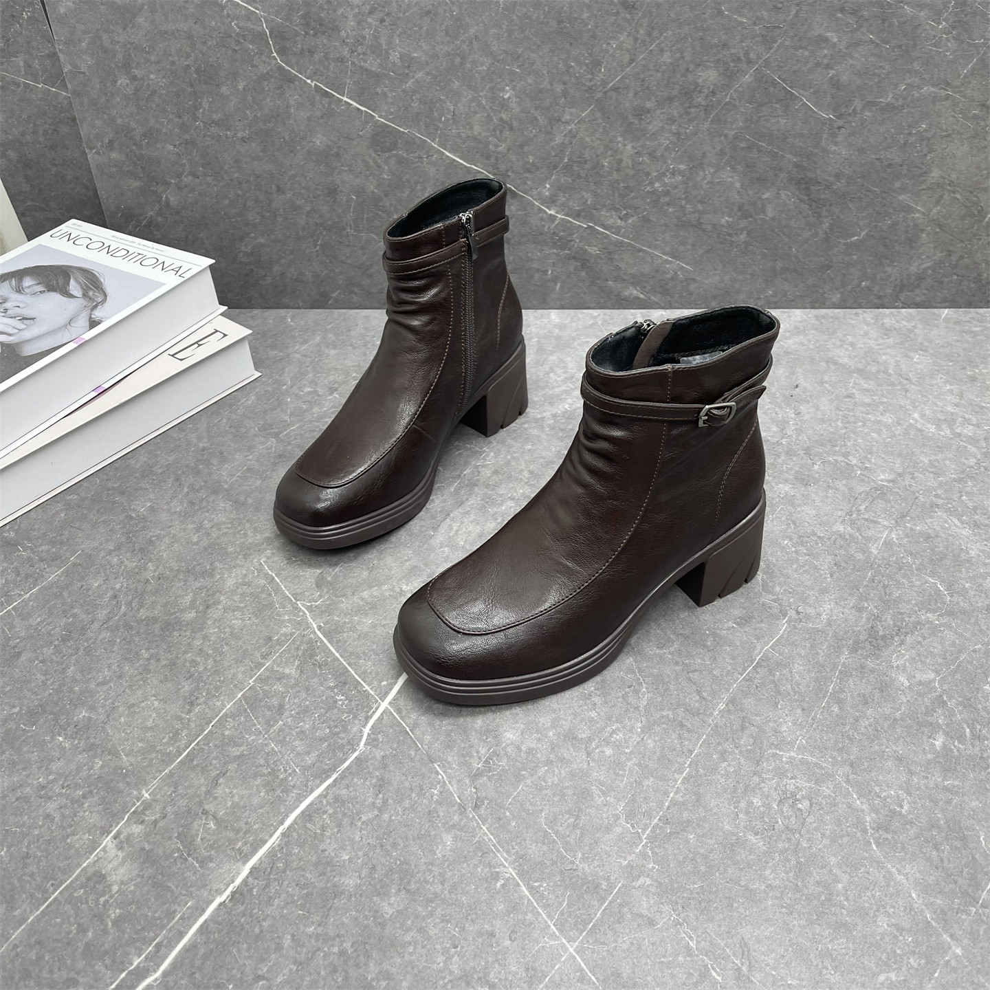 英伦风皮带扣短靴女2025年冬季新款加绒保暖粗跟百搭显瘦切尔西靴,女鞋,马丁靴,淘宝优惠券,粉丝福利购,淘宝优惠卷