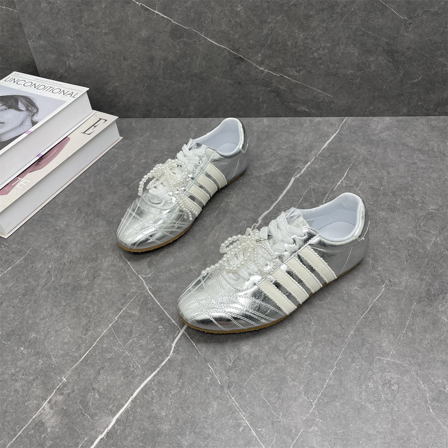 真皮平底休闲小白鞋女2026年春季新款牛皮系带蕾丝珍珠运动德训鞋,女鞋,德训鞋,淘宝优惠券,粉丝福利购,淘宝优惠卷