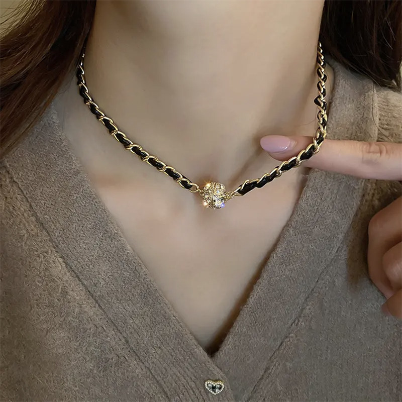 黑色皮革编织磁吸扣镶钻项链女