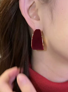 复古红色植绒耳圈女圆形耳环
